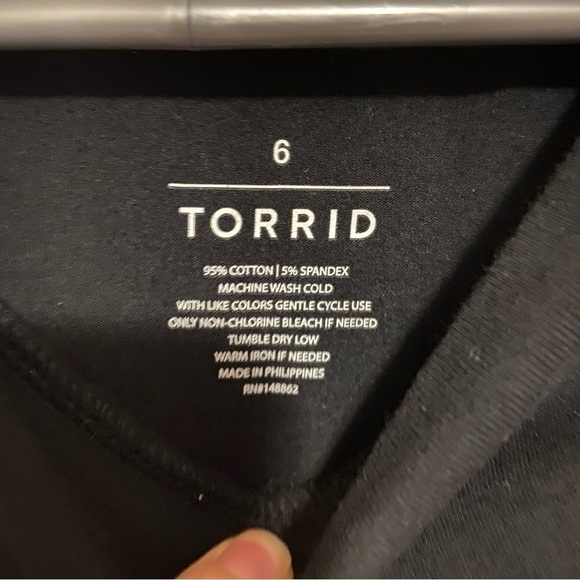 Torrid Foxy Cold Shoulder Long Sleeve Cut Out Top Size 6 - Picture 7 of 10